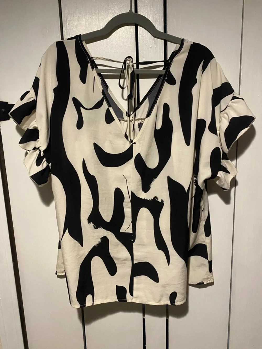 SHEIN Black & Cream Abstract V-Neck Blouse - Picture 4 of 5